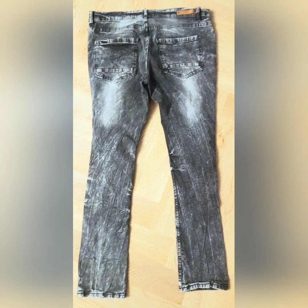 EVOLUTION BY DESIGN Mens Skinny Distressed Jeans LIKE NEW 36/32
